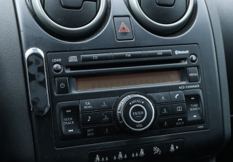 Подержанный автомобиль Nissan Qashqai 2008 года (16 фото)