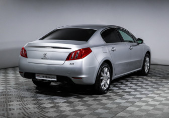 Подержанный автомобиль Peugeot 508 Sedan 2012 года (5 фото)