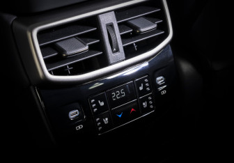 Подержанный автомобиль Lexus RX 2025 года (12 фото)
