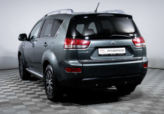 Подержанный автомобиль Citroen C-Crosser 2008 года (7 фото)