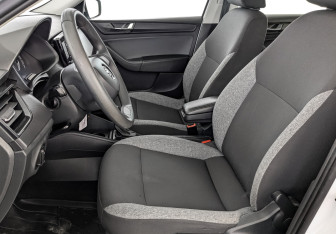 Подержанный автомобиль Skoda Rapid Liftback 2021 года (19 фото)