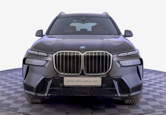 Подержанный автомобиль BMW X7 2024 года (2 фото)