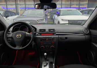 Подержанный автомобиль Mazda 3 Sedan 2007 года (10 фото)