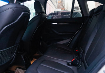 Подержанный автомобиль BMW X1 2017 года (9 фото)