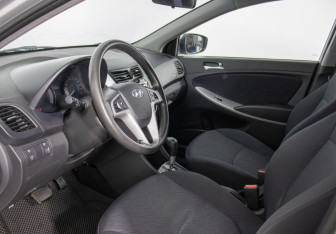 Подержанный автомобиль Hyundai Solaris Sedan 2013 года (10 фото)