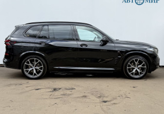 Подержанный автомобиль BMW X5 2023 года (4 фото)