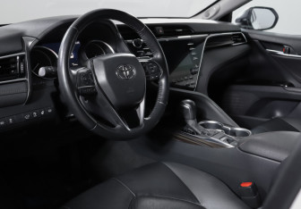 Подержанный автомобиль Toyota Camry Sedan 2021 года (14 фото)