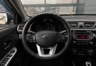 Подержанный автомобиль Kia Rio Hatchback 2013 года (14 фото)