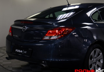 Подержанный автомобиль Opel Insignia Liftback 2010 года (17 фото)