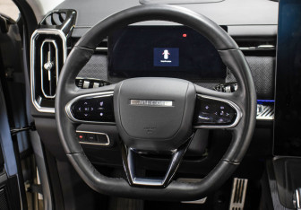 Подержанный автомобиль Jaecoo J7 2023 года (18 фото)