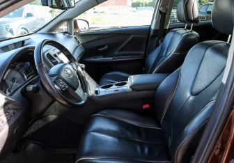 Подержанный автомобиль Toyota Venza 2013 года (15 фото)