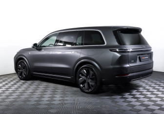 Подержанный автомобиль LiXiang L9 2023 года (7 фото)