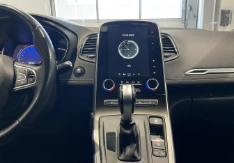 Подержанный автомобиль Renault Scenic 2018 года (16 фото)