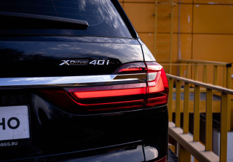 Подержанный автомобиль BMW X7 2020 года (17 фото)