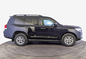 Подержанный автомобиль Toyota Land Cruiser Suv 2016 года (4 фото)