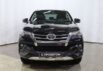 Подержанный автомобиль Toyota Fortuner 2019 года (2 фото)