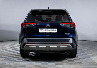 Подержанный автомобиль Toyota RAV4 2022 года (6 фото)