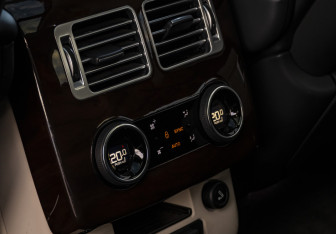 Подержанный автомобиль Land Rover Range Rover 2021 года (23 фото)