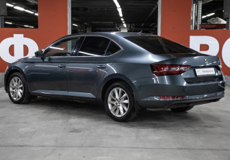 Подержанный автомобиль Skoda Superb Liftback 2018 года (7 фото)