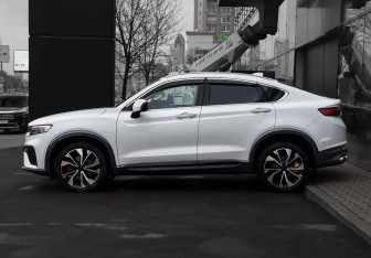 Подержанный автомобиль Geely Tugella 2022 года (8 фото)