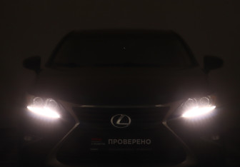 Подержанный автомобиль Lexus ES 2015 года (25 фото)