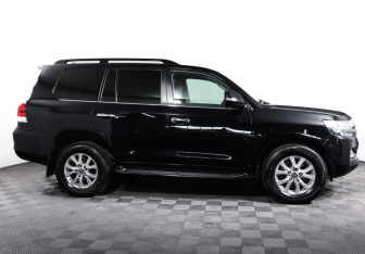 Подержанный автомобиль Toyota Land Cruiser Suv 2018 года (4 фото)