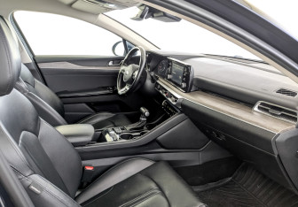 Подержанный автомобиль Kia K5 2021 года (11 фото)