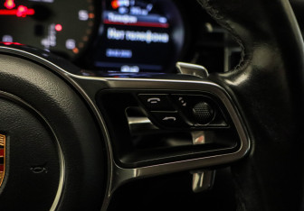 Подержанный автомобиль Porsche Macan 2016 года (10 фото)