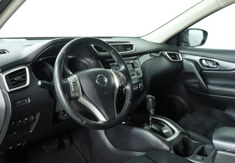 Подержанный автомобиль Nissan X-Trail 2015 года (13 фото)