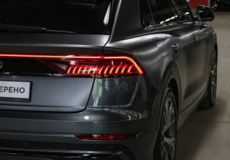 Подержанный автомобиль Audi Q8 2019 года (19 фото)