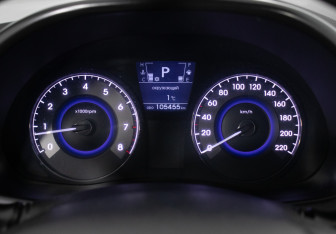 Подержанный автомобиль Hyundai Solaris Hatchback 2014 года (12 фото)