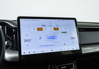 Подержанный автомобиль GAC GS8 2023 года (18 фото)