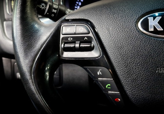 Подержанный автомобиль Kia Ceed Hatchback 2013 года (26 фото)