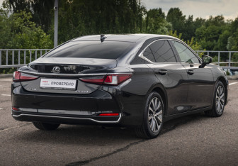 Подержанный автомобиль Lexus ES 2018 года (5 фото)