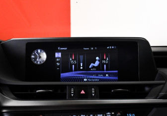 Подержанный автомобиль Lexus ES 2018 года (16 фото)