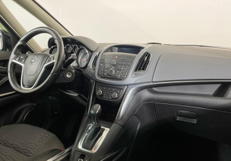 Подержанный автомобиль Opel Zafira Compactvan 2013 года (9 фото)