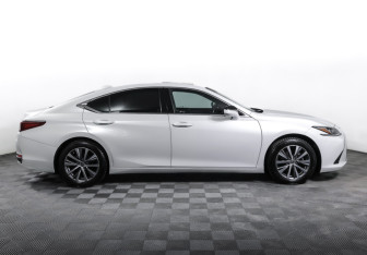 Подержанный автомобиль Lexus ES 2020 года (4 фото)