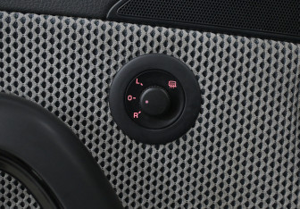 Подержанный автомобиль Volkswagen Scirocco 2011 года (16 фото)