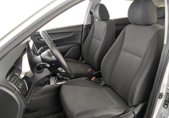 Подержанный автомобиль Kia Rio Hatchback 2021 года (18 фото)