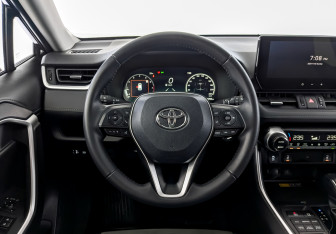 Подержанный автомобиль Toyota RAV4 2024 года (22 фото)