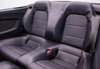 Подержанный автомобиль Ford Mustang Convertible 2020 года (14 фото)