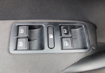 Подержанный автомобиль Volkswagen Polo Sedan 2013 года (11 фото)