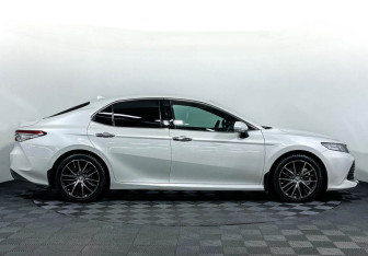 Подержанный автомобиль Toyota Camry Sedan 2020 года (4 фото)