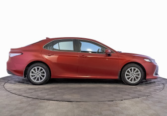 Подержанный автомобиль Toyota Camry Sedan 2021 года (4 фото)