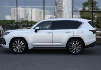 Подержанный автомобиль Lexus LX 2022 года (8 фото)