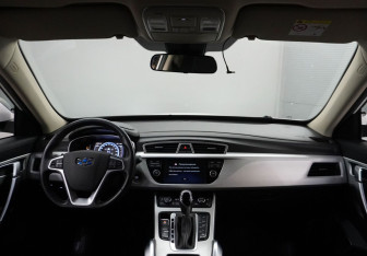 Подержанный автомобиль Geely Atlas 2018 года (9 фото)