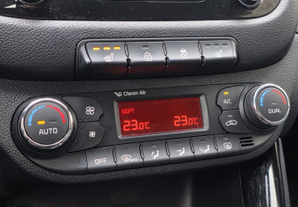 Подержанный автомобиль Kia Ceed Hatchback 2015 года (14 фото)