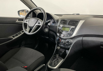 Подержанный автомобиль Hyundai Solaris Sedan 2013 года (6 фото)