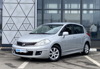 Подержанный автомобиль Nissan Tiida Hatchback 2010 года (1 фото)