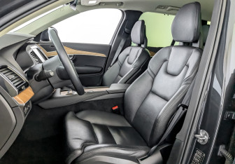 Подержанный автомобиль Volvo XC90 2021 года (22 фото)